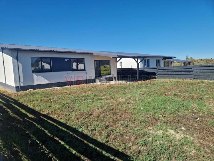 Casa cu 4 camere intabulata in ansamblu cu iesire la lac - Crevedia