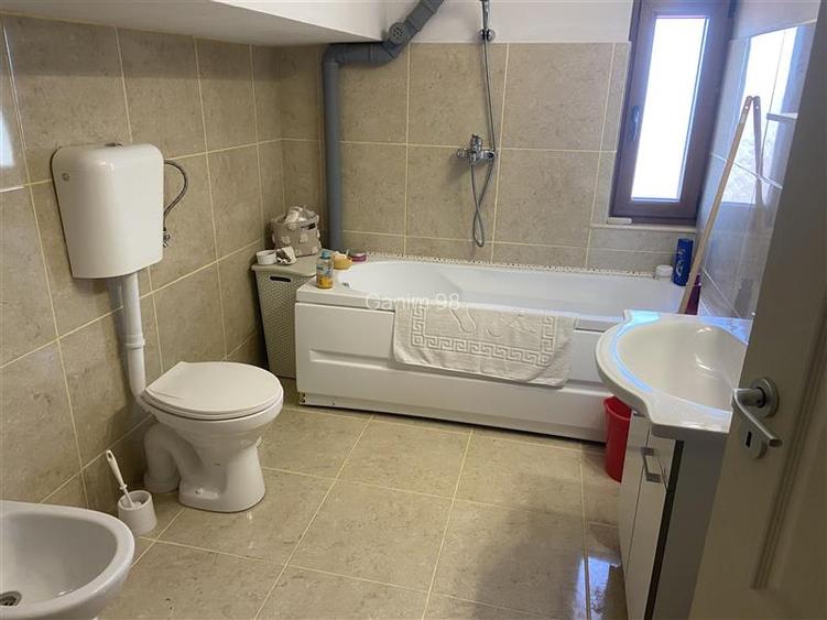 Casa de vanzare in Golesti , parter+etaj + mansarda , suprafata casa 383 mp, pos - 23