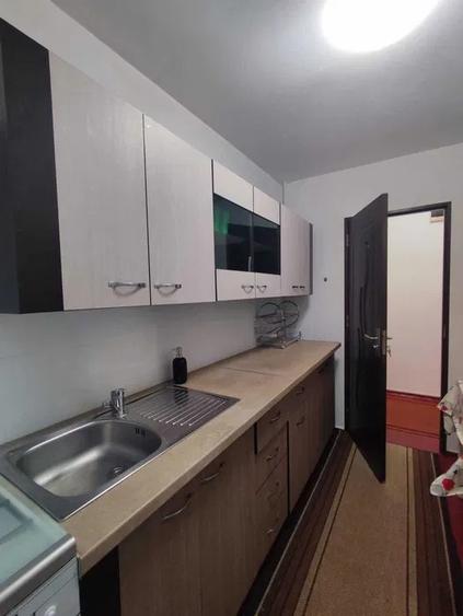 Apartament cu 2 camere, etajul 1/4, zona Dacia