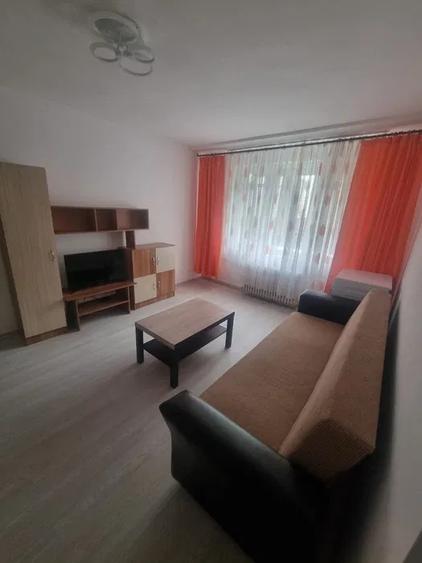 Apartament 2 camere, semidecomandat, 51 mp, mobilat, utilat, parcare, Pajura