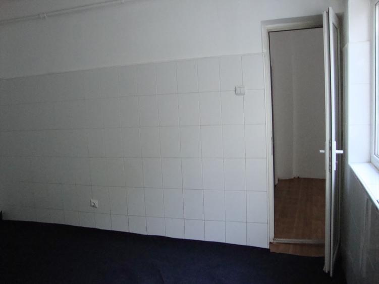 Particular vand casa la curte zona   dr sarii