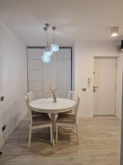 Vânzare apart 5 camere zona Polonă cu garaj încălzit