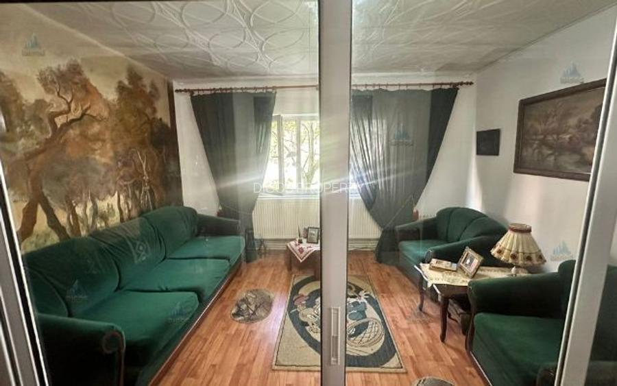 Apartament de vânzare cu 2 camere/scoala nr. 8 - 11