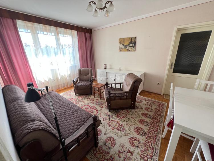 INCHIRIEZ apartament 3 camere semidecomandat, zona Milea - 2