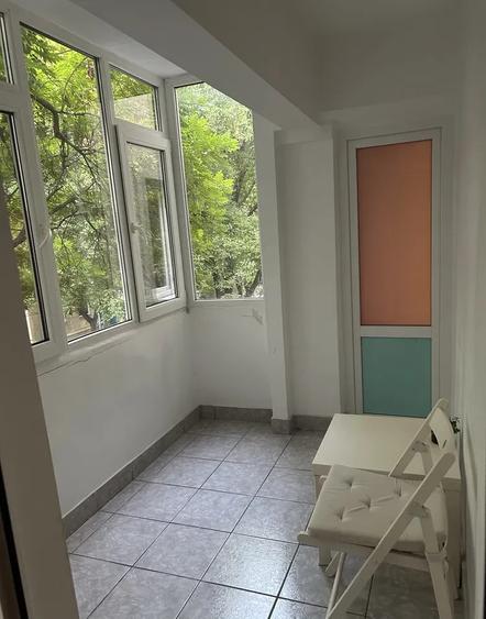 Garsonieră decomandată | 42 mp | Etaj 2 | Sector 4 | 400 €/lună