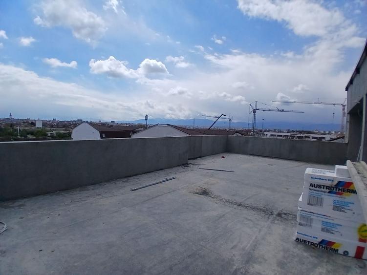 Penthouse pe malul lacului, cu terasă panoramică 90 mp