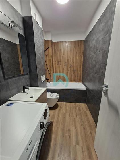 Apartament-penthouse 3 camere Tractorul, 70 mp - Brasov