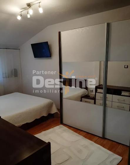 Ap.2 camere decomandat la Mansardă