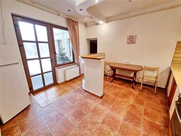 Garsoniera spatioasa de inchiriat in Centrul Istoric al Brasovului