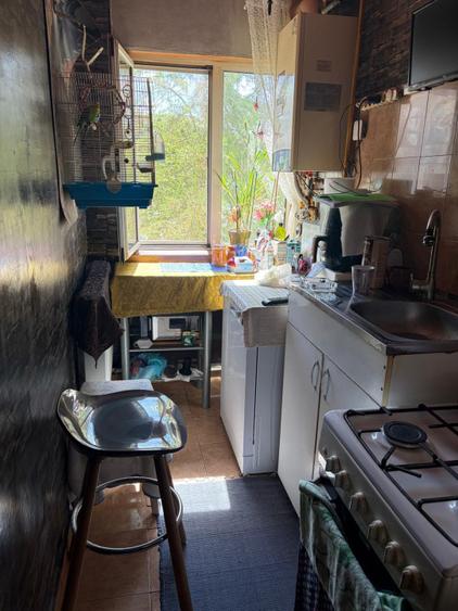 Apartament 2 camere, 40 mp, etajul 1, cu centrala, zona Craiovita Noua