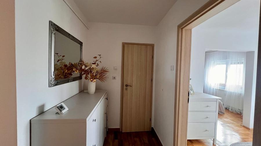 Vând apartament 5 camere