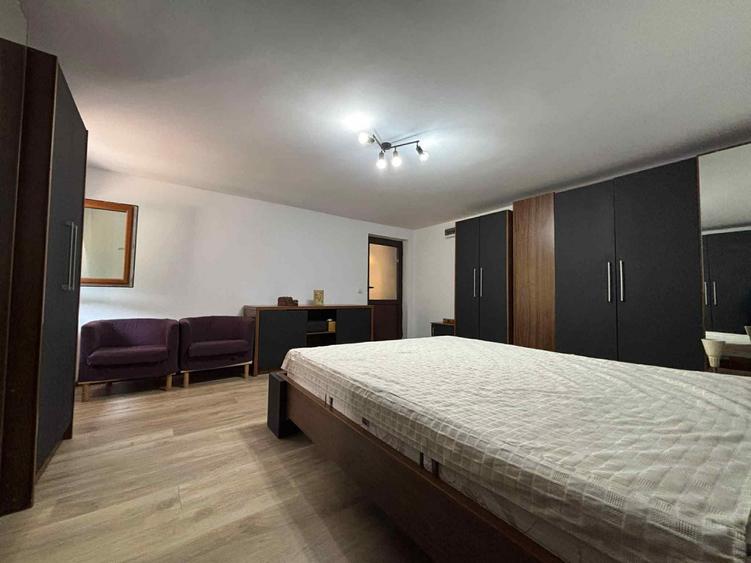 Apartament de închiriat  – 3 camere, curte proprie, zona Câmpului