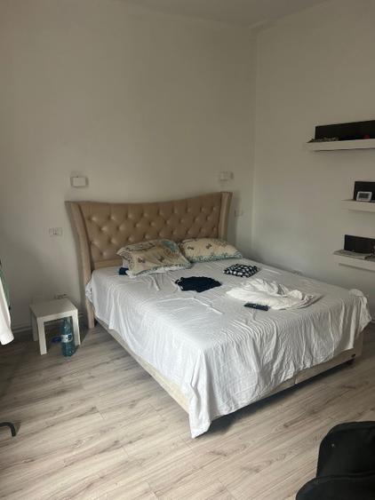 Vand Ap 2 camere, plus 1 camera la demisol Parc Carol