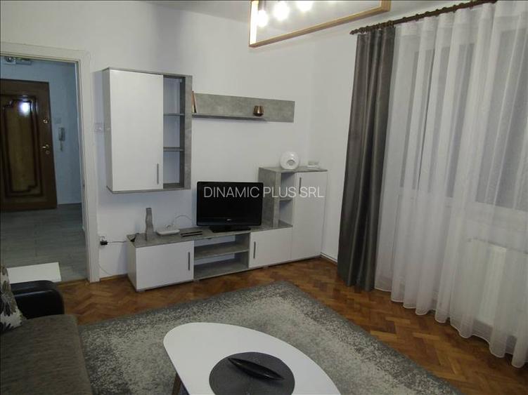 Apartament de închiriat – Zona Cedonia, etaj 1/4 - 2