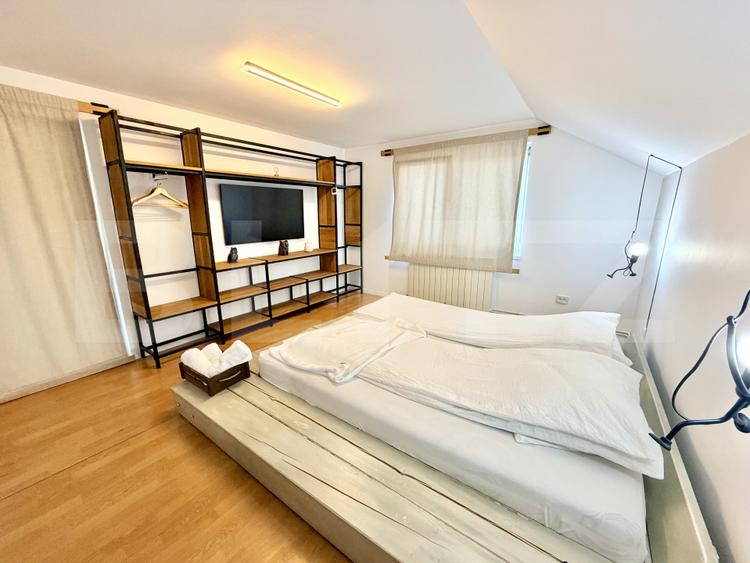 Casa 6 camere de inchiriat, 250 mp, 2 bai, terasa, curte 500 mp, zona Cetate