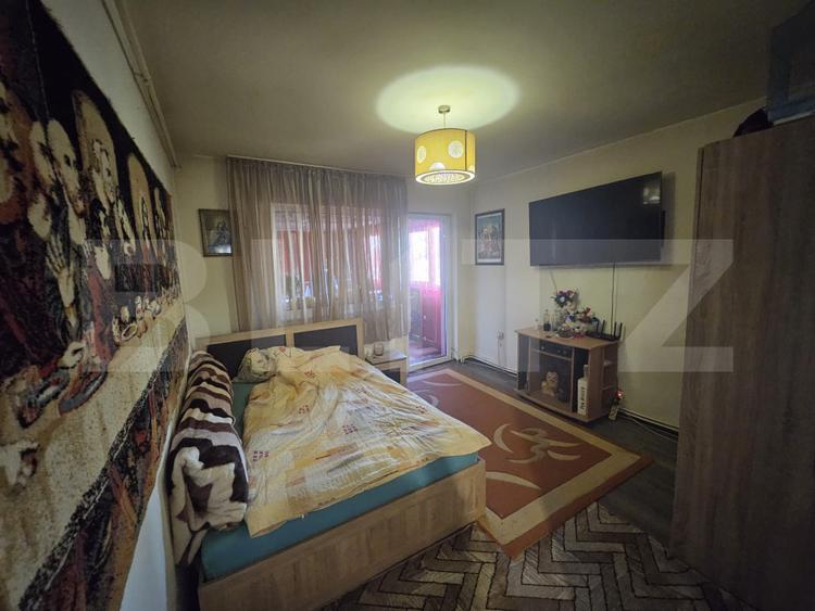 Apartament semidecomandat cu 4 camere, zona Stejarului
