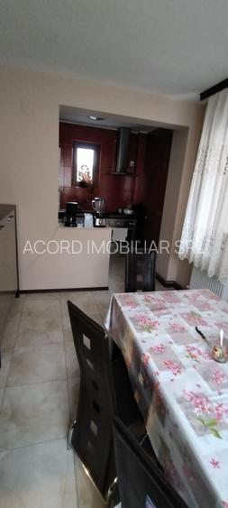 Casă / Vilă cu 6 camere în zona Kamsas - 4