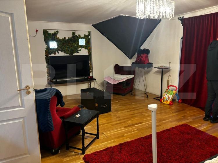 Casa cu 7 camere, 405 mp, in zona Decebal
