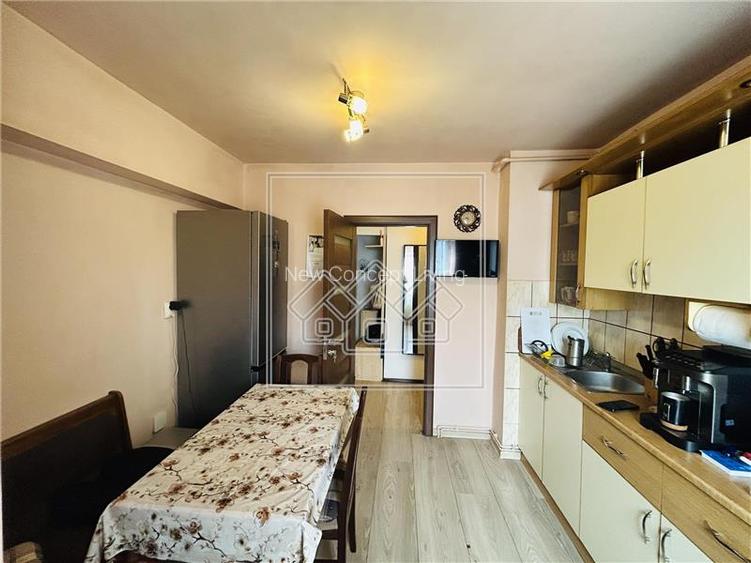 Ap decomandat, 4 camere, balcon - Zona Mihai Viteazu - 6