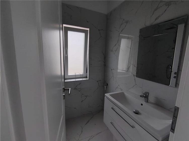 Duplex pe plan - canalizare - 4 camere