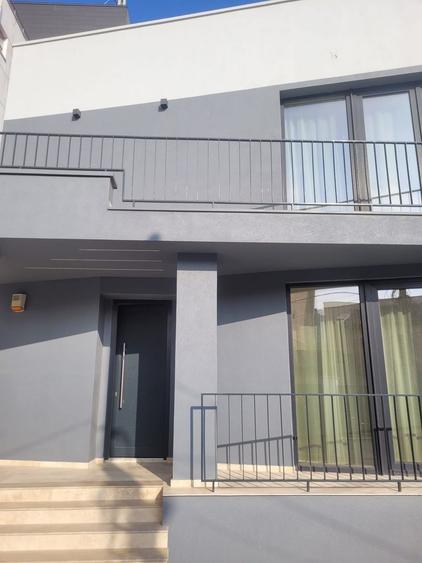 VILA LUX D+P+1+M ZONA FALEZA NORD
