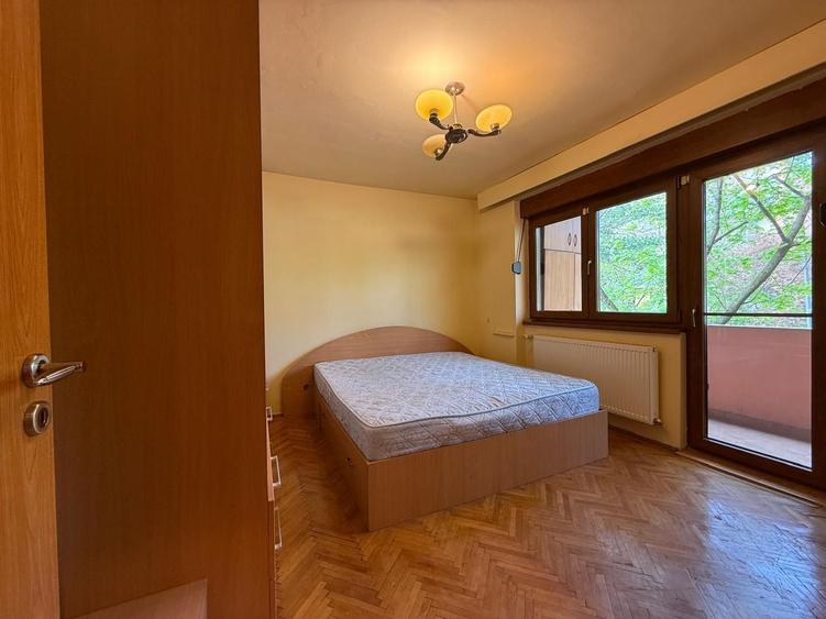 Apartament 4 camere de vânzare – zona Medicina, etaj 1, cu garaj înscris în CF