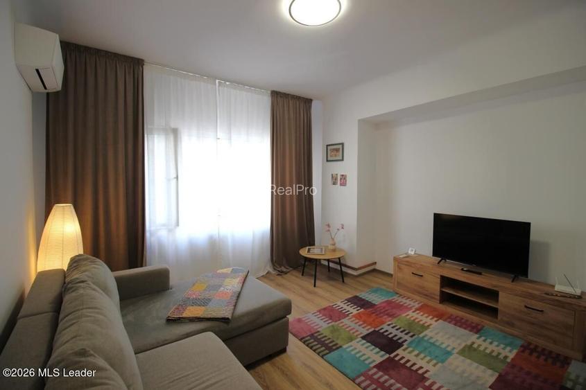 Piata Romana, 4 camere 138 MP total, Etaj 2/9, renovat - utilat, liber - 30
