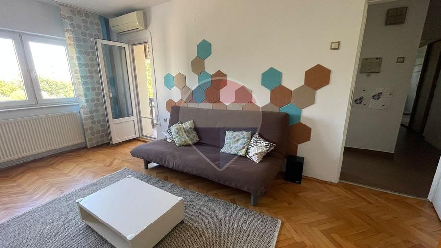 Apartament cu 3 camere de închiriat – zona Piața Spitalului