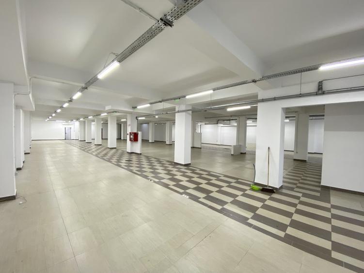 Spatiu stradal cu destinatie comercială