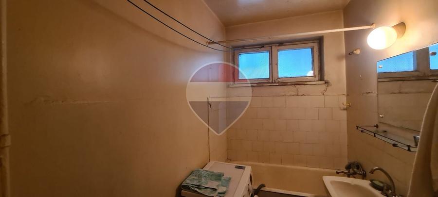 Vanzare apartament 3 camere  în zona Ferdinand-Obor, etaj 4