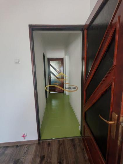 Vând apartament cu 3 camere decomandate in centrul orașului Bacau