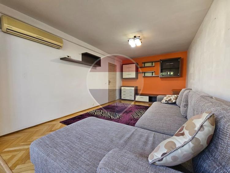 Inchiriez 3 camere, deco, 2 bai, parcare, Gheorgheni, zona Cipariu