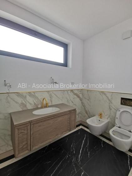 Proprietate exclusivista pe lacul Snagov 490000 euro / Chirie 2500 eu/luna - 33