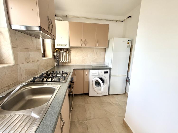 Apartament 3 camere, 60 mp, mobilat si utilat, boxa, loc de parcare, zona Cetate