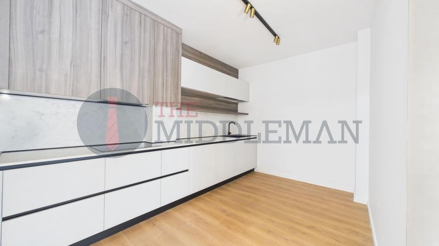 Vanzare apartament 3 camere  | Stația de metrou Basarab în fața blocului