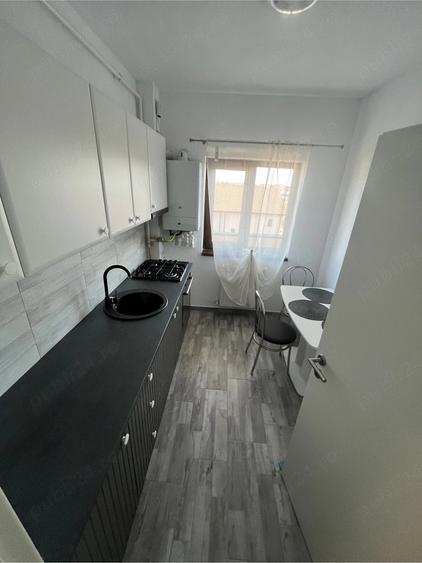 Garsoniera decomandata si mobilata, bloc nou, etaj intermediar