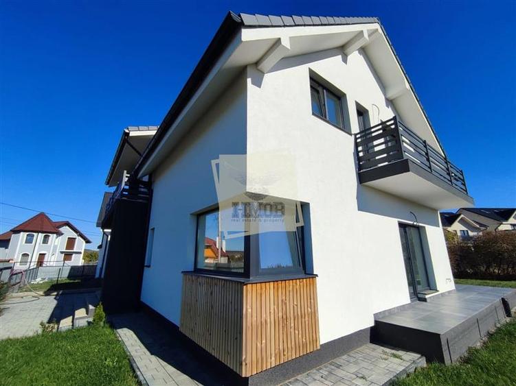 Casa moderna 5 camere teren 490 mp terasa acopertia in Cristian