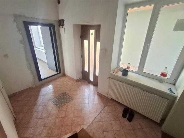 Casa individuala 8 camere 1250mp teren Cristian