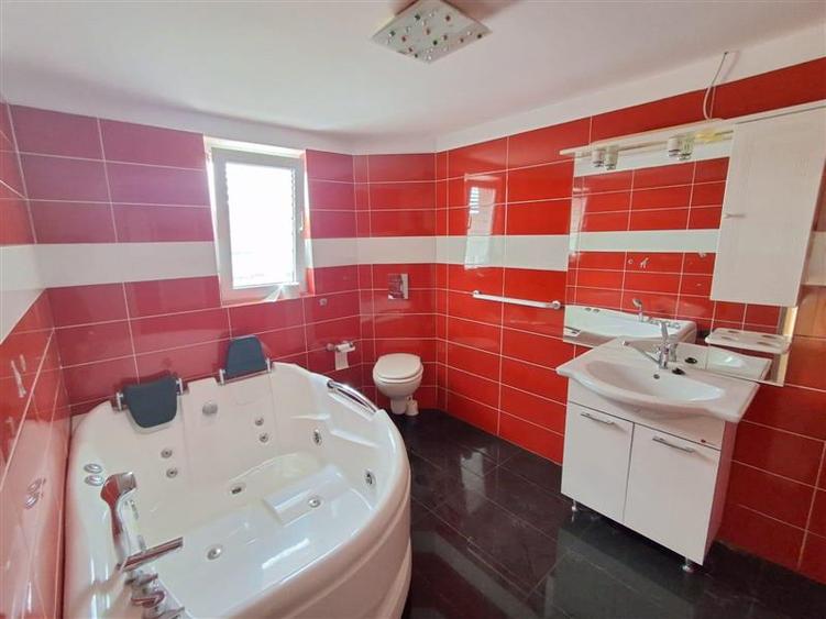 Vila de vanzare Letcani-Bogonos