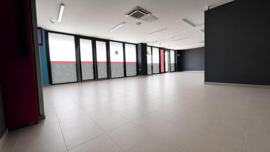 Spațiu comercial de închiriat – clădire P+1, compartimentare versatilă