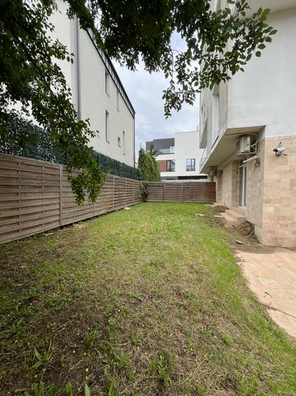 Apartament 3 camere Jolie Ville 160 mp,curte proprie 140 mp.