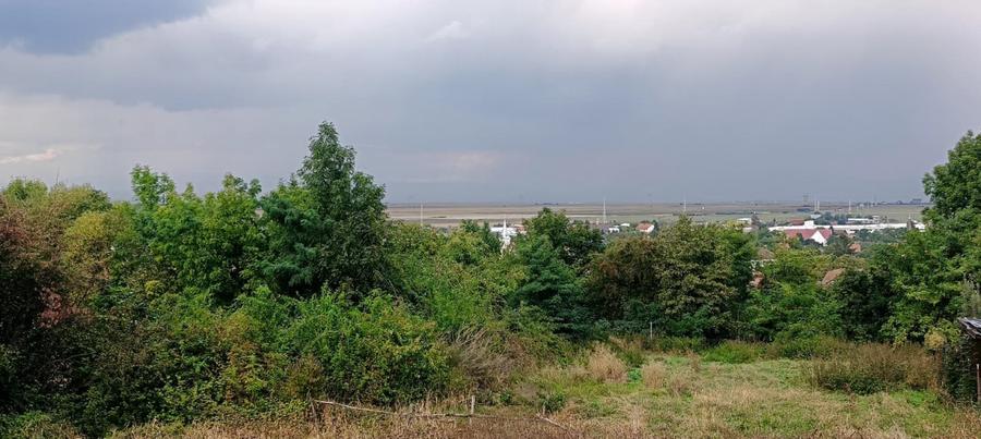 Teren in zona pitoreasca , usor accesibila , cu utilitati si panorama deosebita