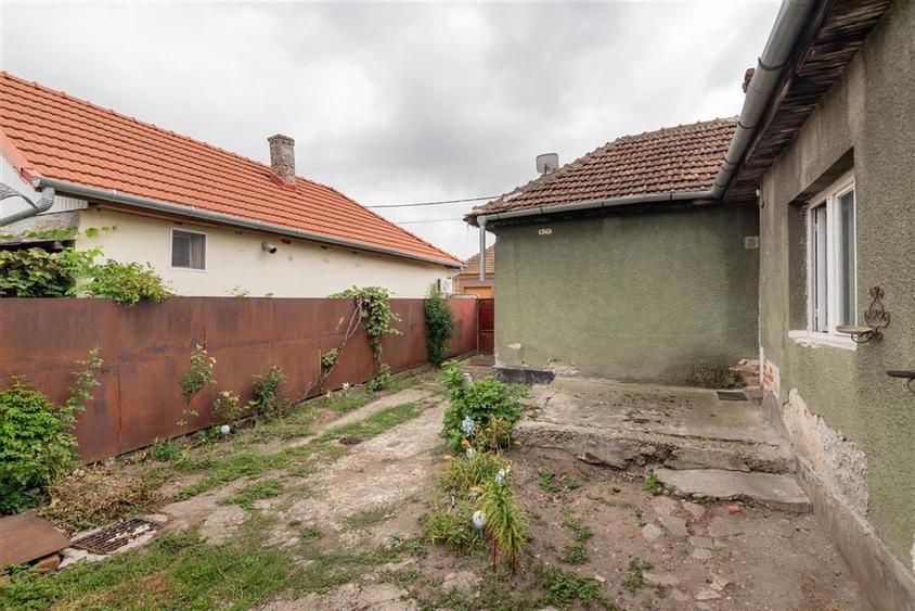 RECO Casa renovabila cu teren de 620 mp in Cantemir