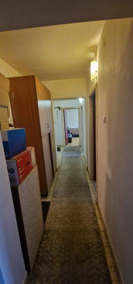 Se vinde pe Republicii apartament decomandat 3 camere ,pret 89000 euro neg.