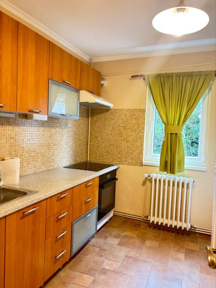 Închiriez apartament cu trei camere în Complex
