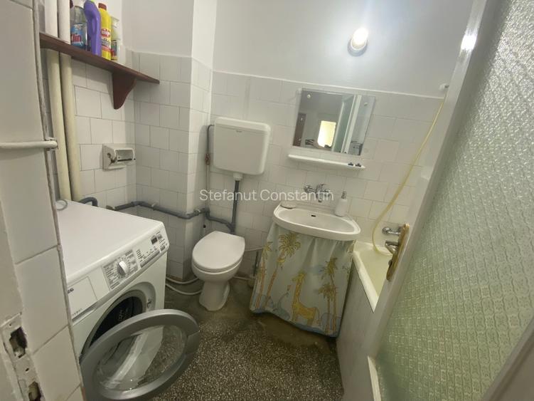 Închiriez apartament cu 3 camere în zona Complexului Studentesc - 5