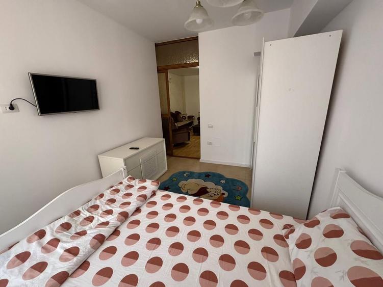 De închiriat apartament 3 camere 80 mp + curte privata 50 mp