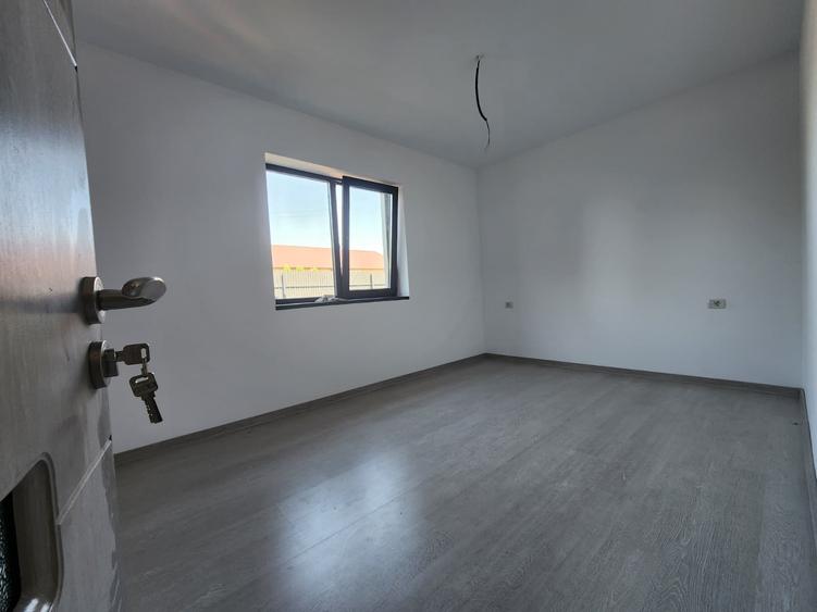 CASA INDIVIDUALA, 3 CAMERE, 400 MP TEREN,CIURBESTI-FINALIZATA SI INTABULATA
