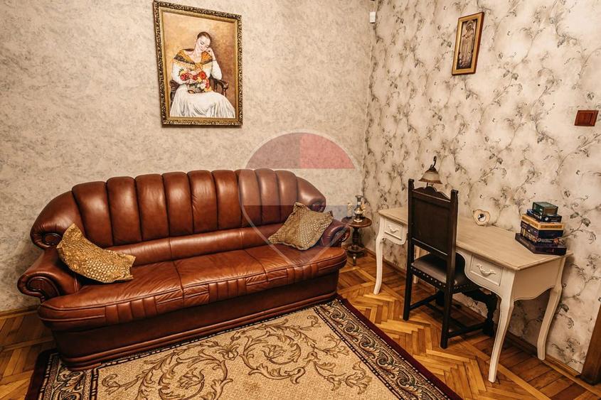 DE VANZARE Casă-muzeu în Răzvad | Reședință unică, 391 mp