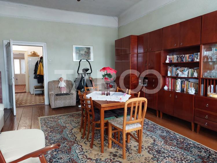Casa si curte pretabila pentru 2 familii 980 mp teren liber Cisnadie